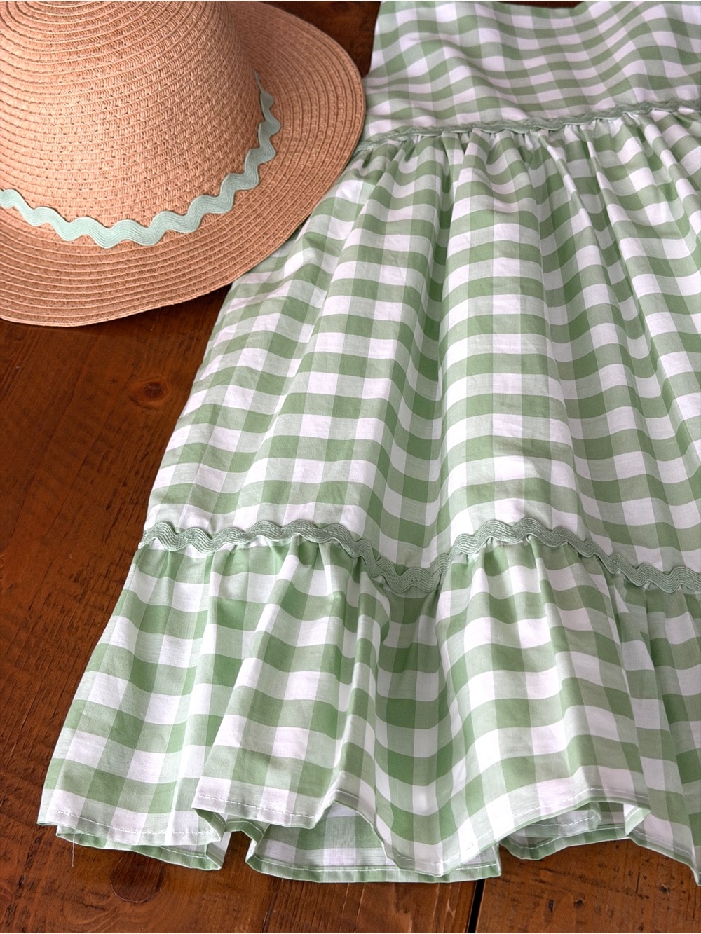 Green and White Gingham girls Dress with matching hat - Picture 4 of 10